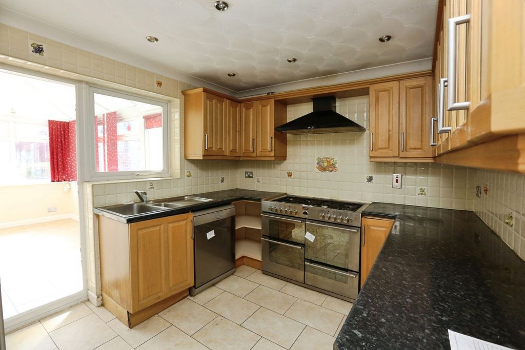 Property photo 3 of 14 Photo