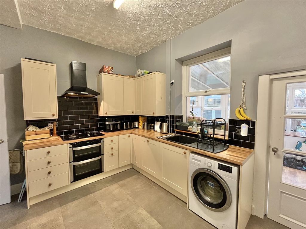Property photo 2 of 13 Kitchen