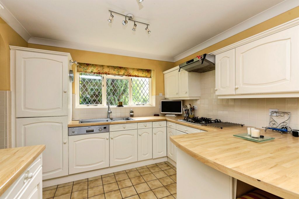 Property photo 2 of 19 Kitchen/Diner