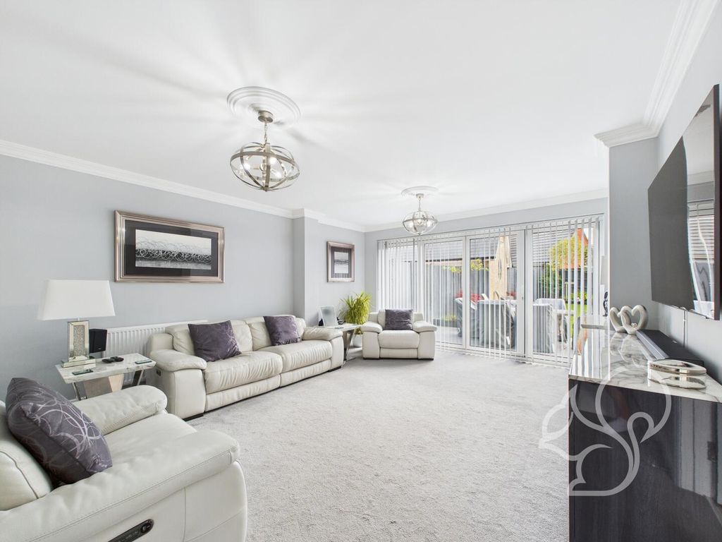 Property photo 3 of 27 Living Room