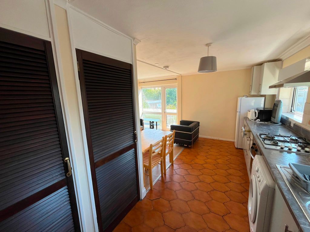 Property photo 1 of 32