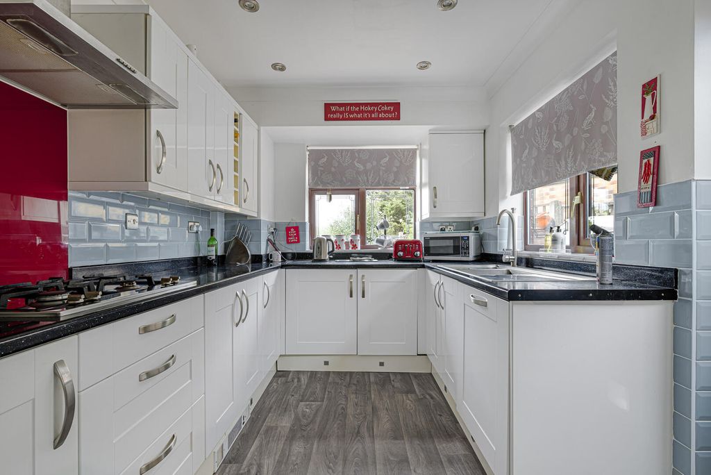 Property photo 3 of 18 Kitchen