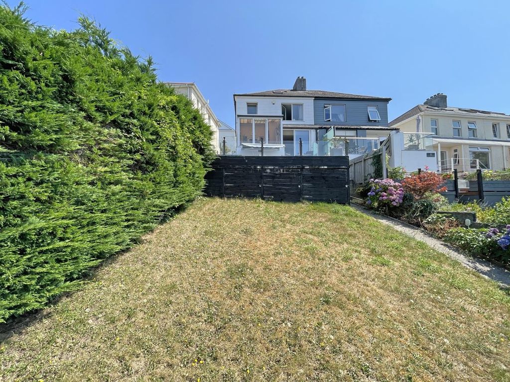 Property photo 3 of 33 Wolseley Road 850 - Front.....Jpg