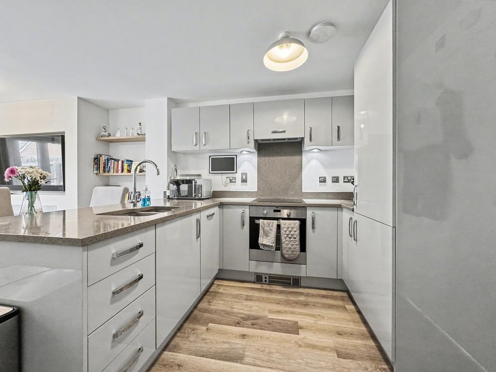 Property photo 2 of 21