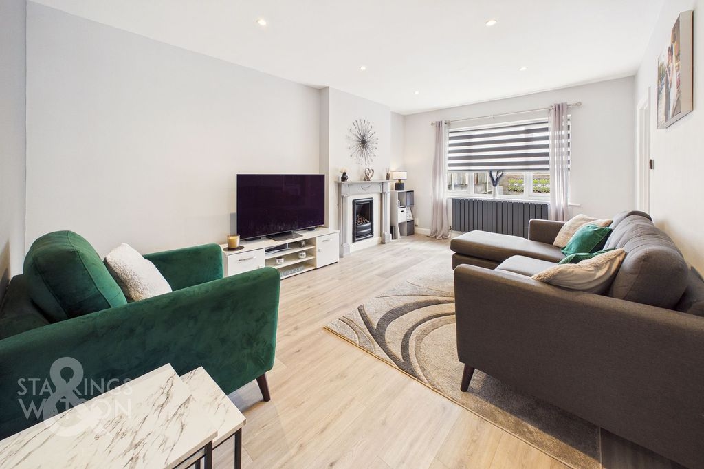 Property photo 2 of 23