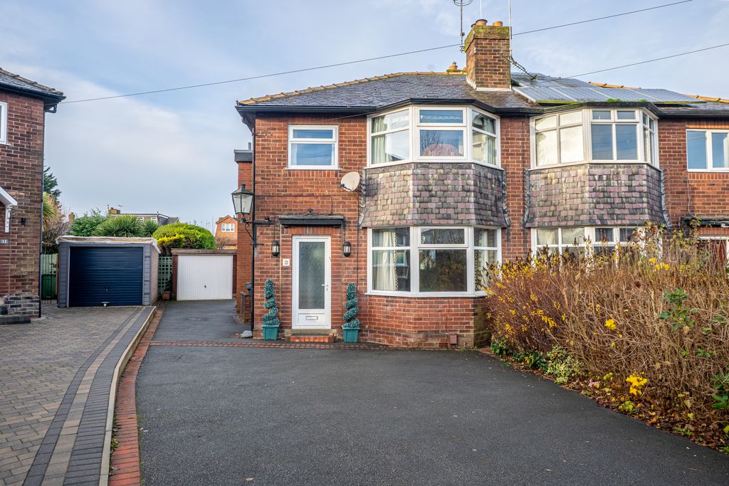 Property photo 1 of 35 15Hawksnestgardenswest1