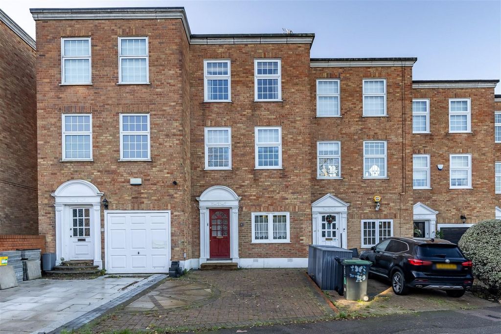 Property photo 1 of 24 16 Albany Ct (23).Jpg