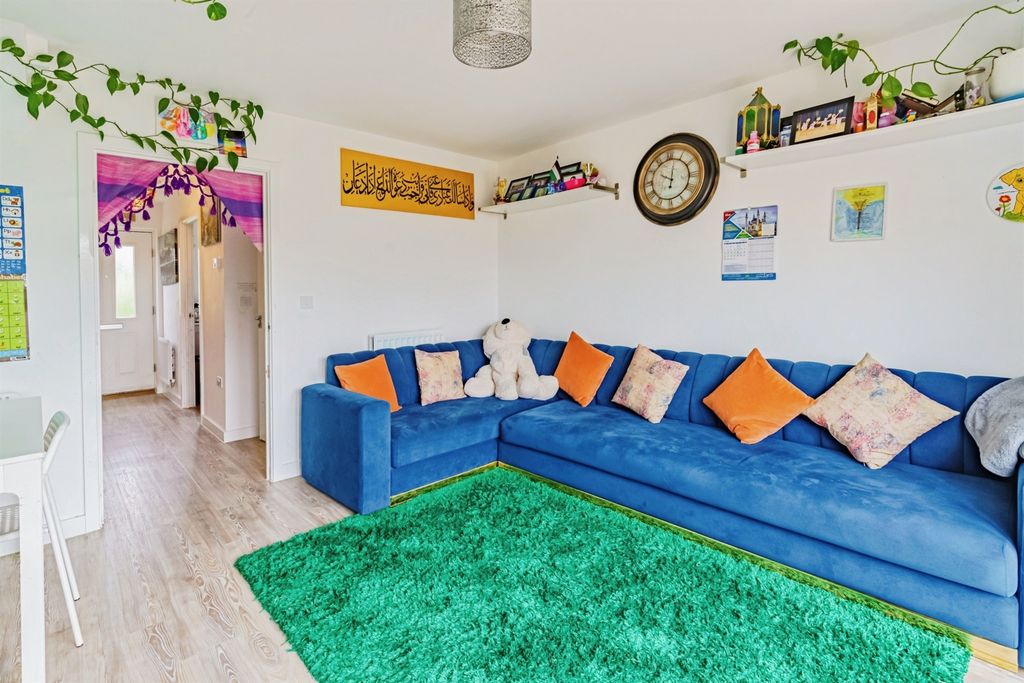 Property photo 2 of 17