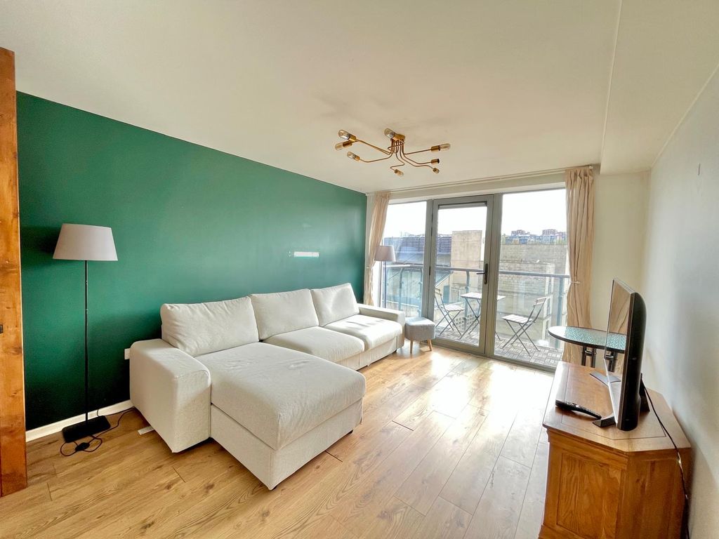 Property photo 2 of 21