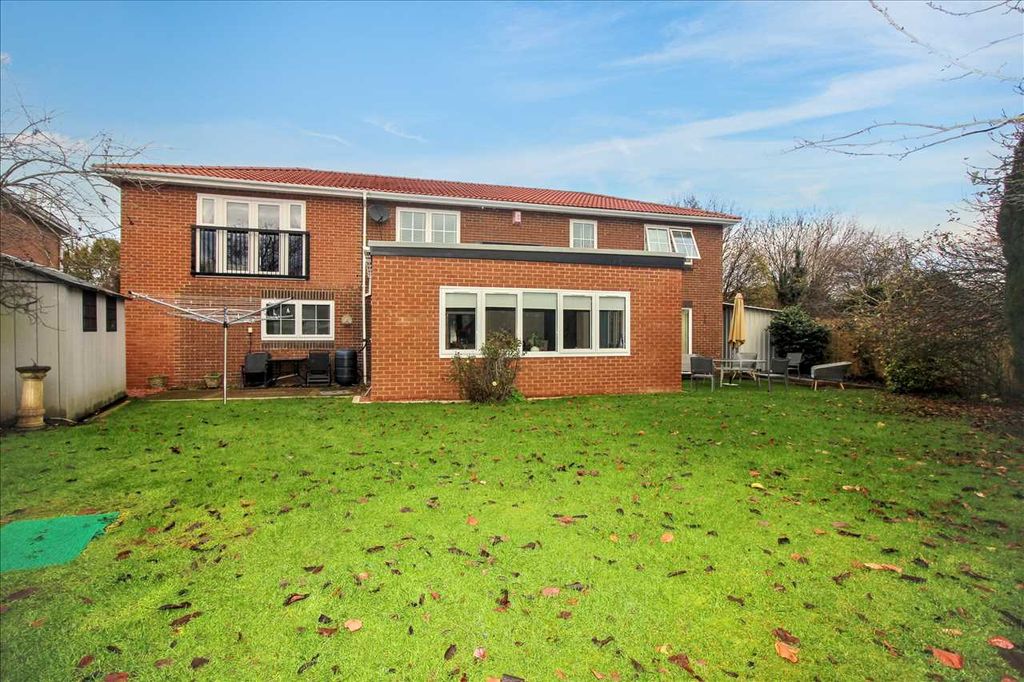 Property photo 2 of 25 Rear Garden