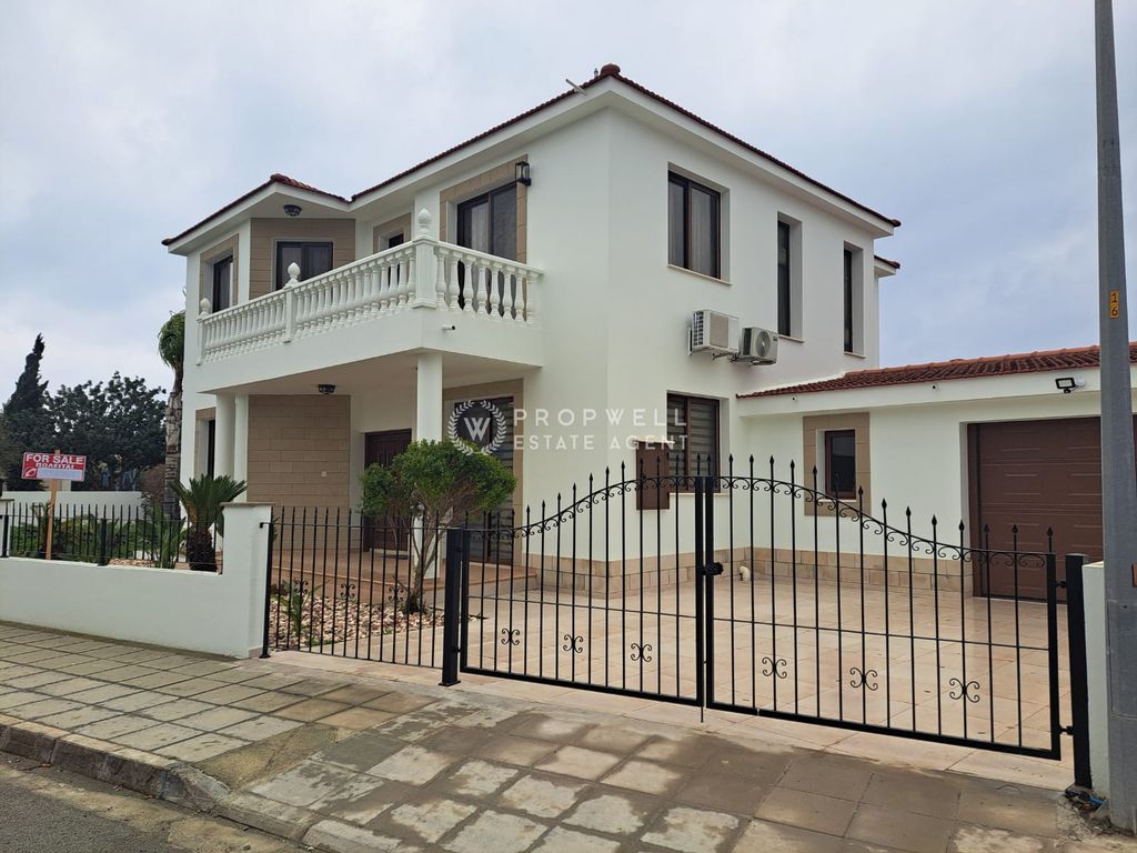 Property photo 2 of 34