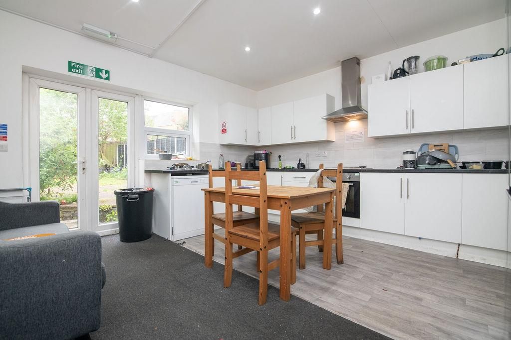 Property photo 3 of 24 Yardleyrd.Jpg