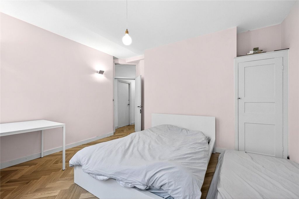 Property photo 3 of 20 Bedroom