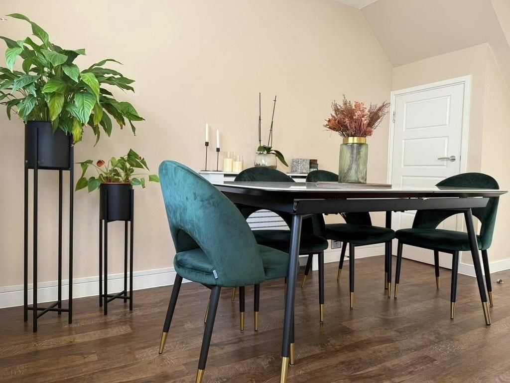 Property photo 3 of 33 Lounge 3.Jpg