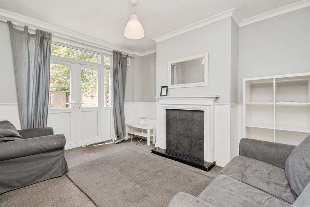 Property photo 2 of 17 Photo