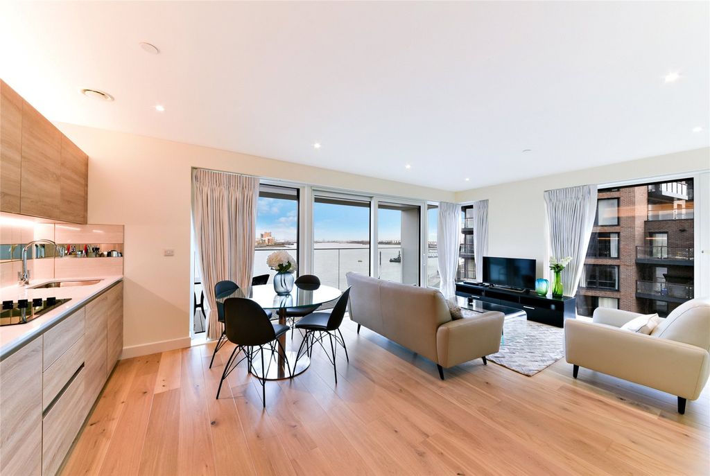 Property photo 2 of 8 Woolwich 1