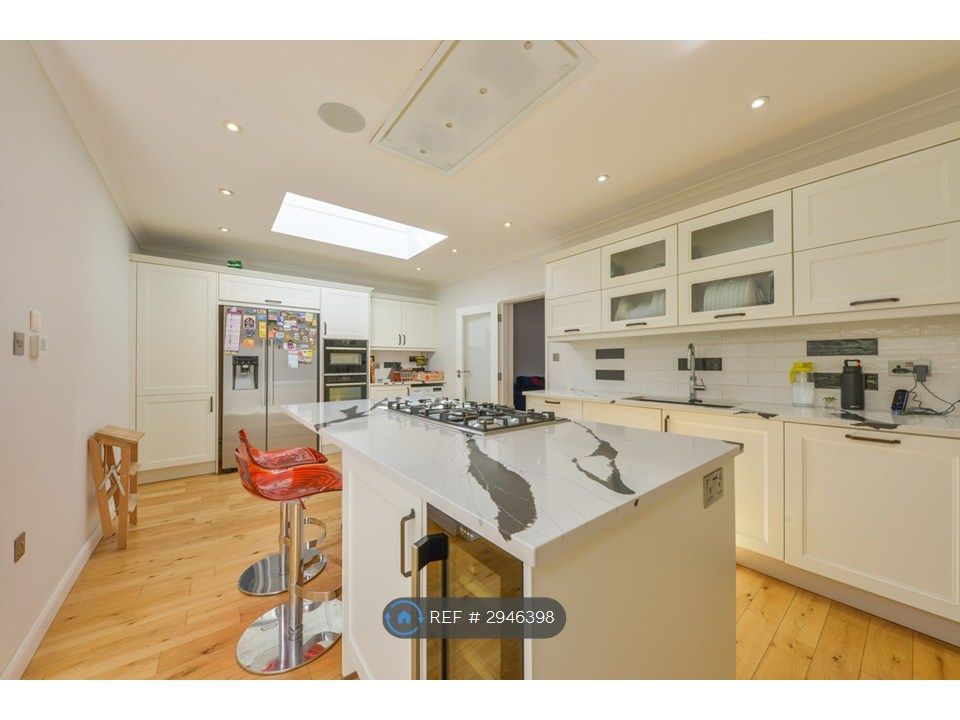 Property photo 2 of 27