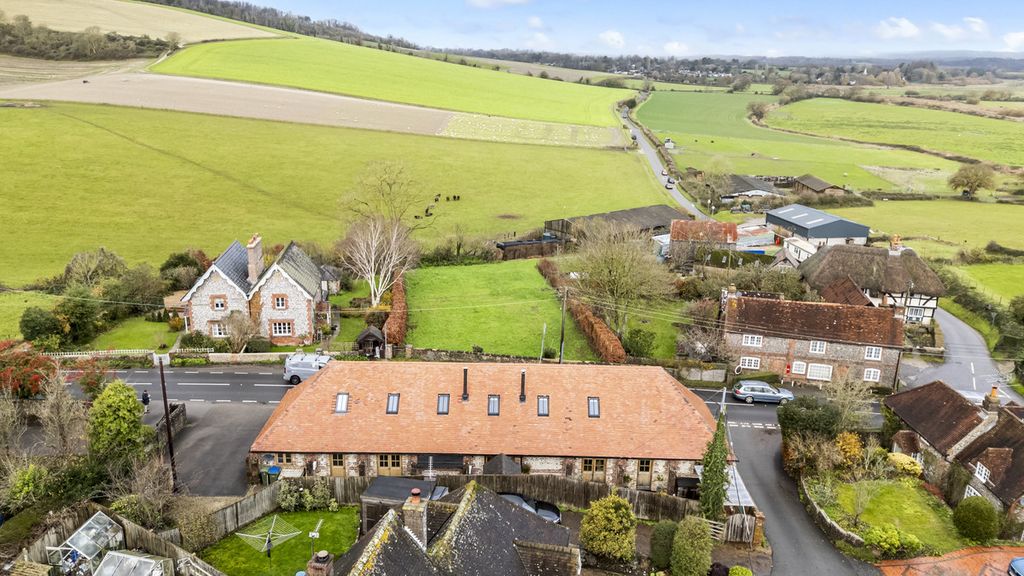 Property photo 2 of 32