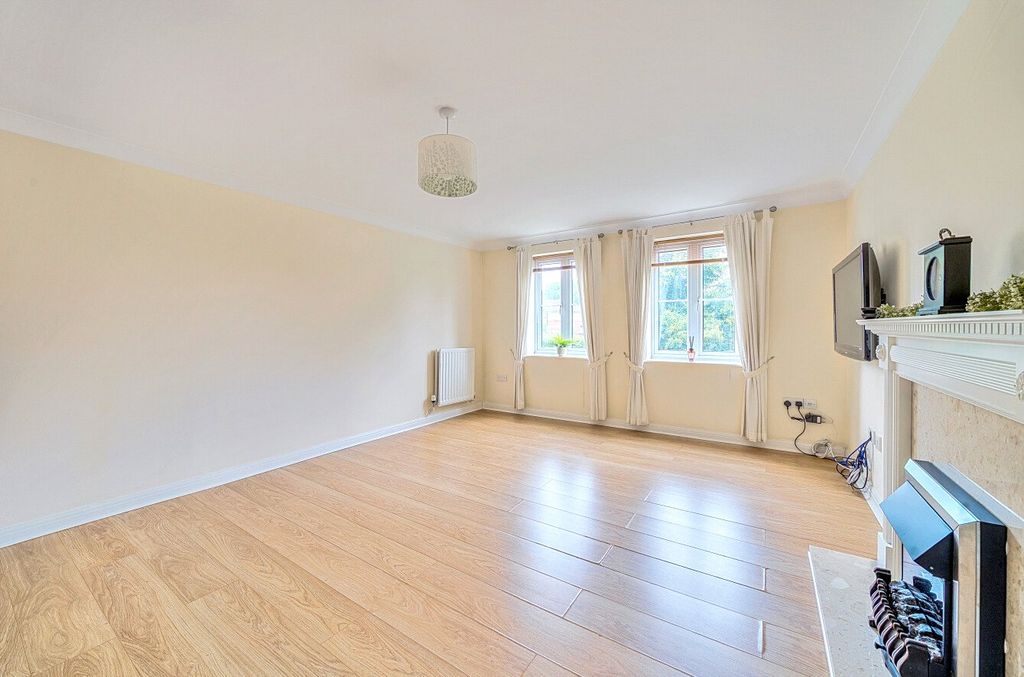 Property photo 3 of 11 Sitting Room