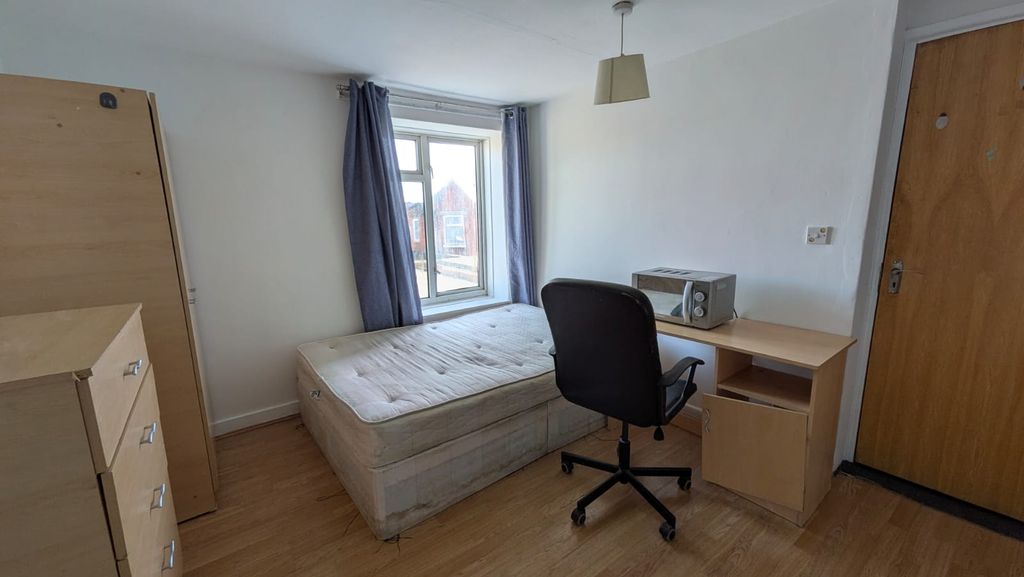 Property photo 2 of 3 B2cd18F7-9c0d-4F3A-Be8c-52Aa89B8124d