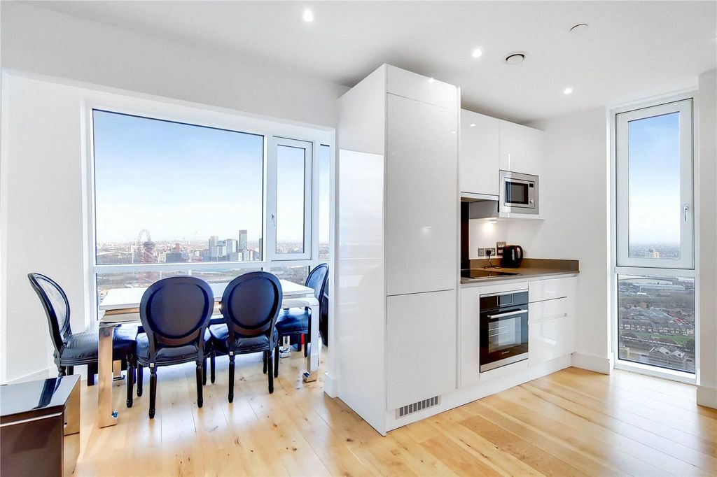 Property photo 3 of 19 Dining Area/Kitchen
