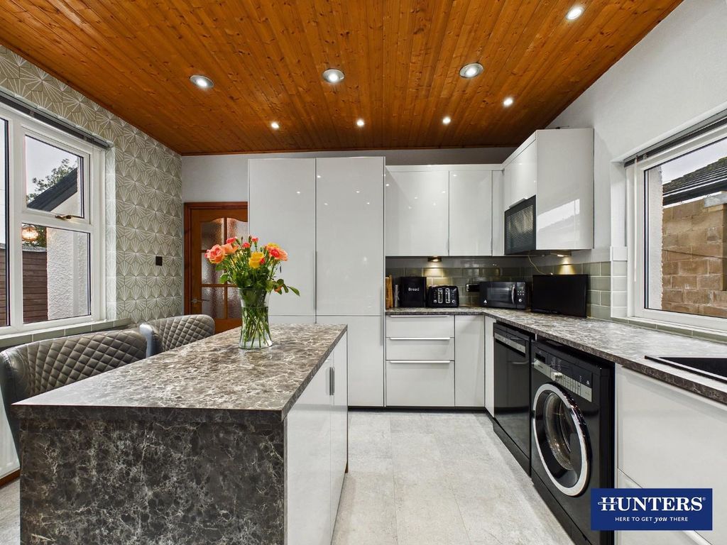 Property photo 3 of 21 Kitchen