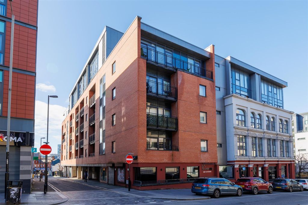 Property photo 1 of 12 Flat, 125_1.Jpg