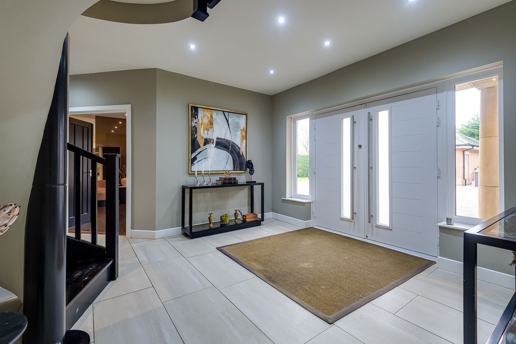 Property photo 3 of 33