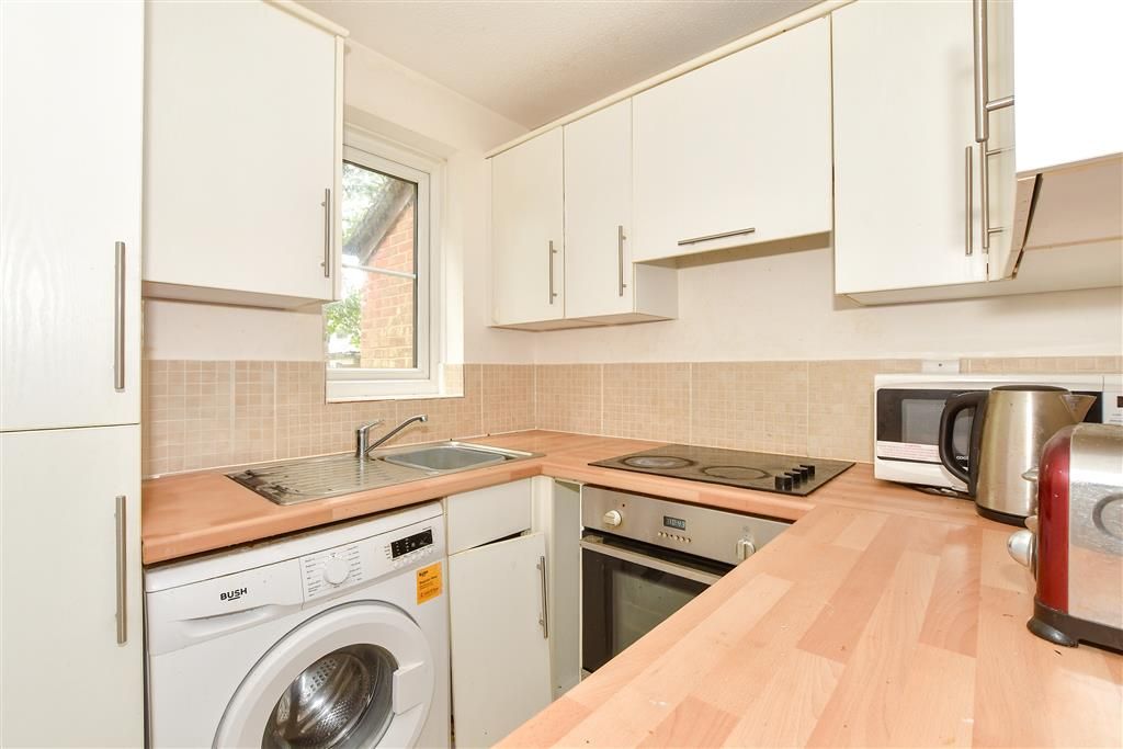 Property photo 1 of 6 Kitchen