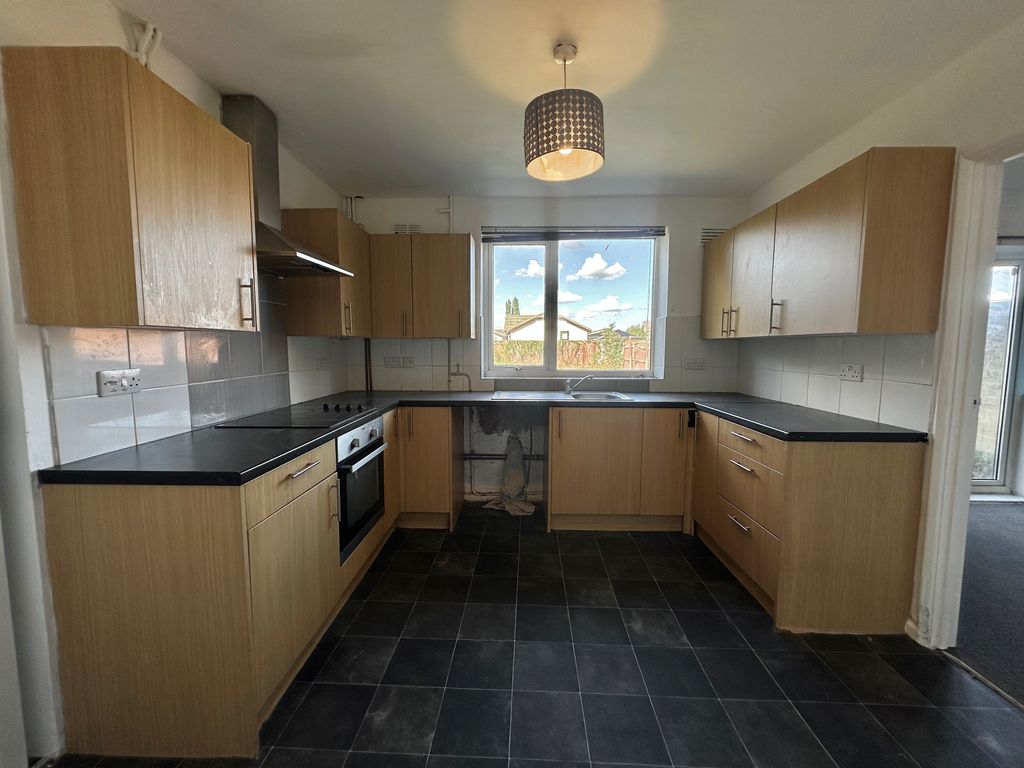Property photo 3 of 6 Kitchen