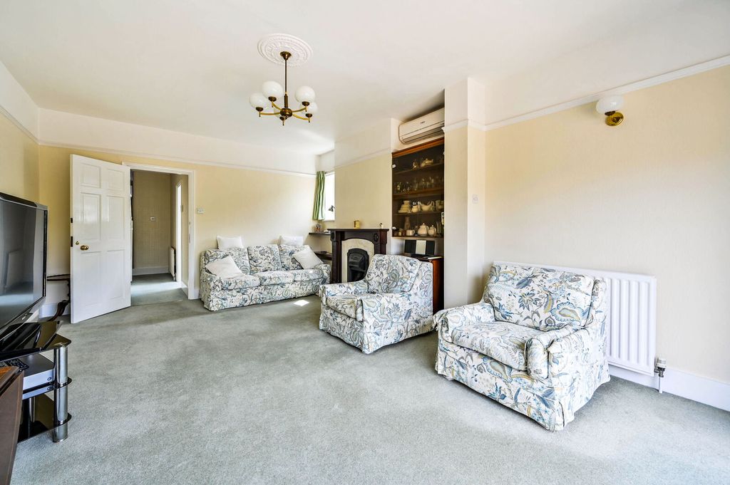 Property photo 2 of 14