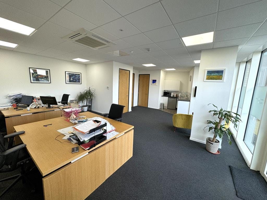 Property photo 2 of 10 Kew Bridge  Unit 2  Brentford 2.Jpg