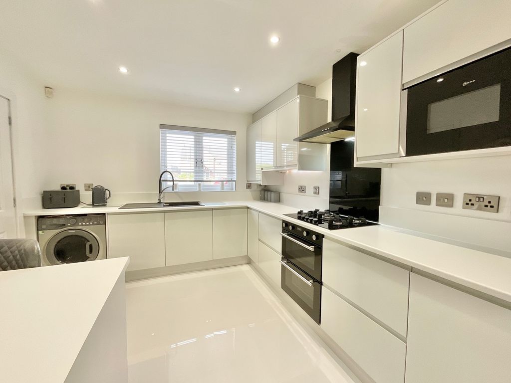 Property photo 3 of 33