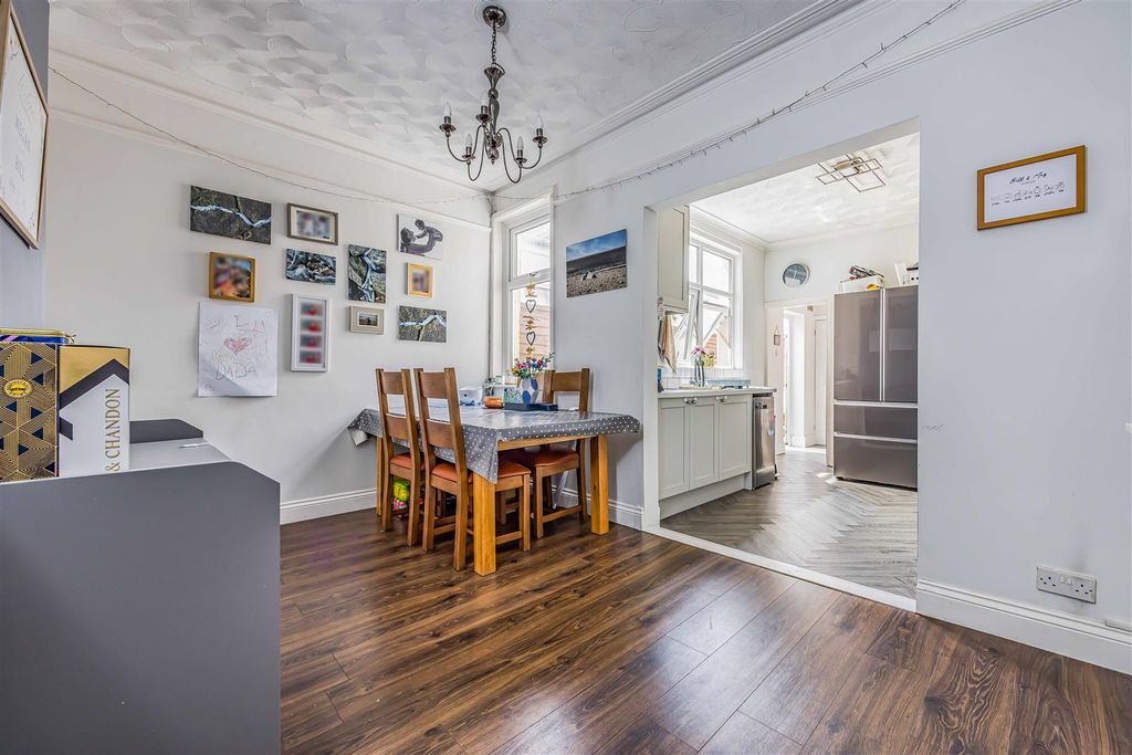 Property photo 2 of 16 55 Paulsgrove Road, Portsmouth-Small-Porticomarket