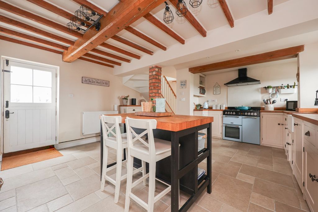 Property photo 2 of 35 5337881
