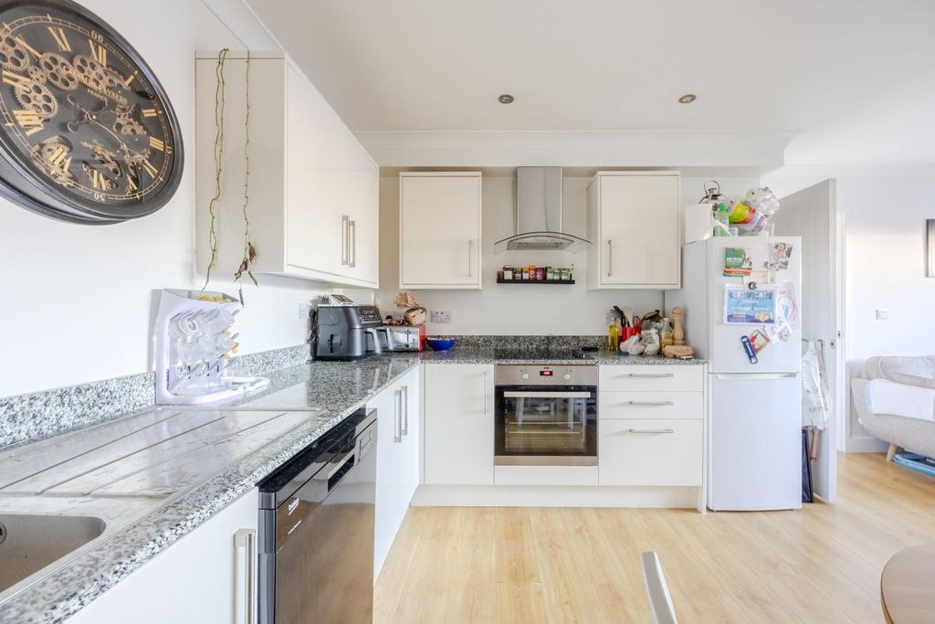 Property photo 3 of 21 Kitchen