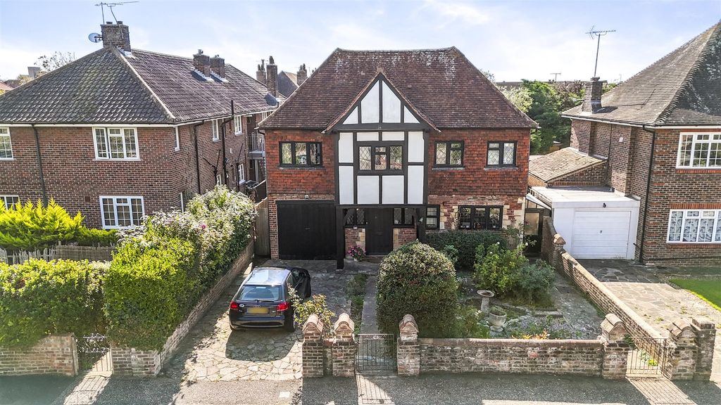 Property photo 1 of 27 71 Lansdowne Road-001.Jpg