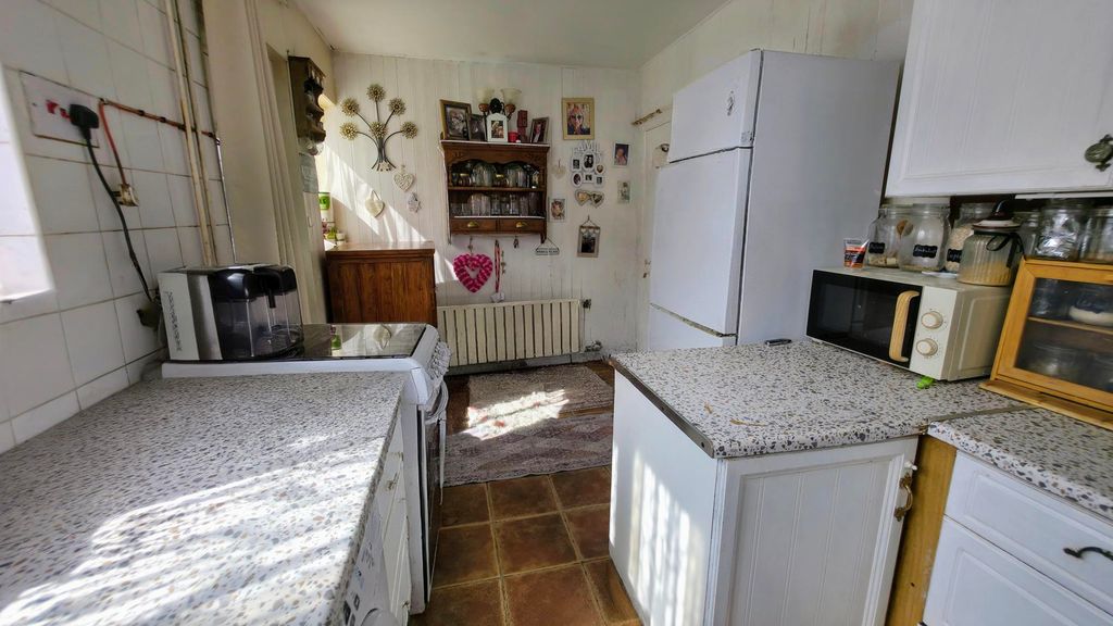 Property photo 3 of 13 Kitchen