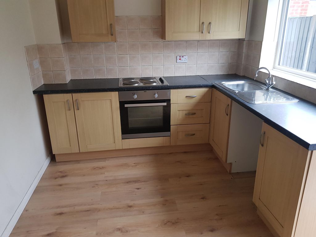 Property photo 2 of 8 Kitchen