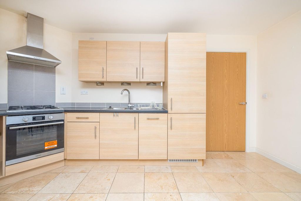 Property photo 3 of 11 Char5983.Jpg