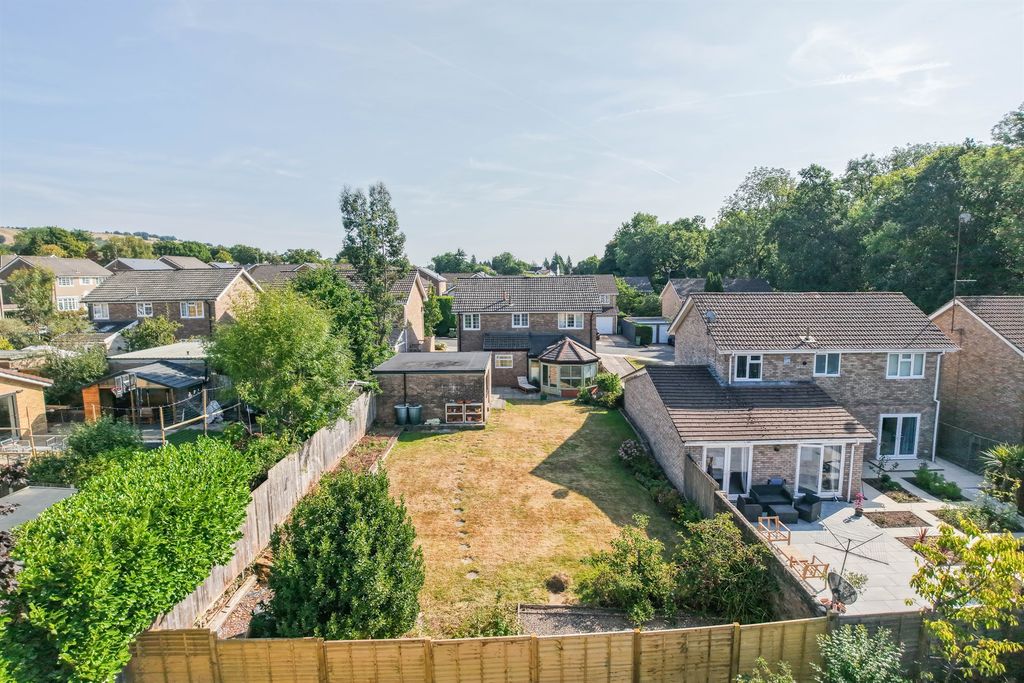 Property photo 2 of 32