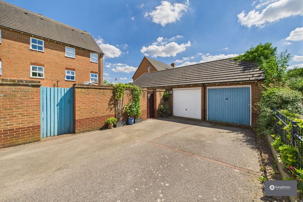Property photo 2 of 28