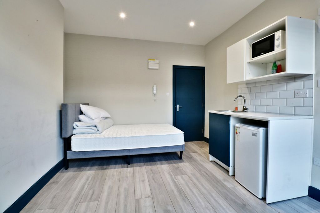 Property photo 3 of 6 5092393