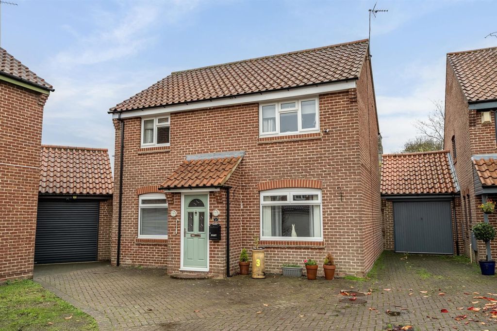 Property photo 1 of 21 External