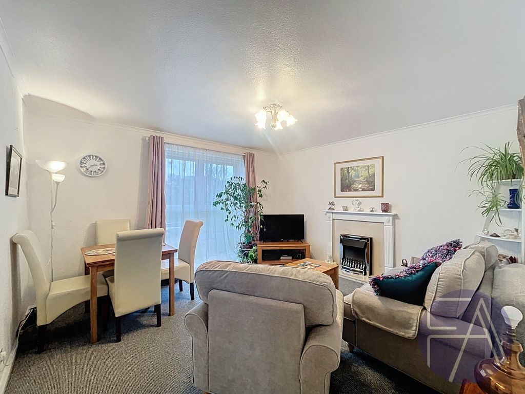 Property photo 2 of 8 4686353