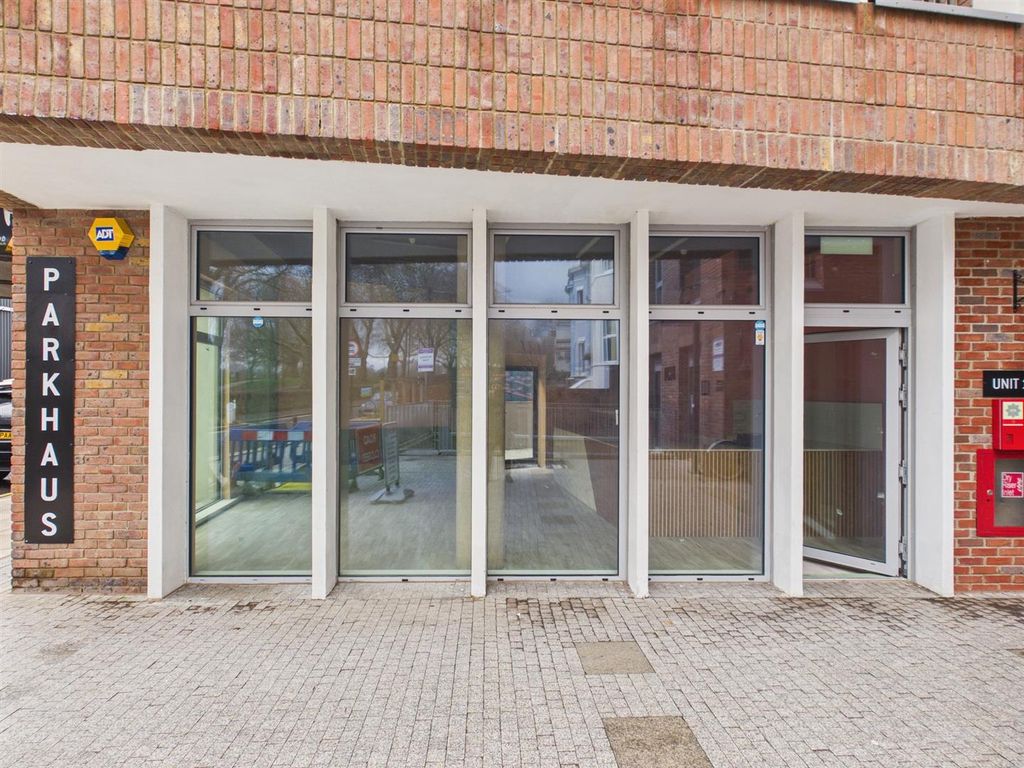 Property photo 3 of 9 Cam04237G0-Pr0270-Still003.Jpg