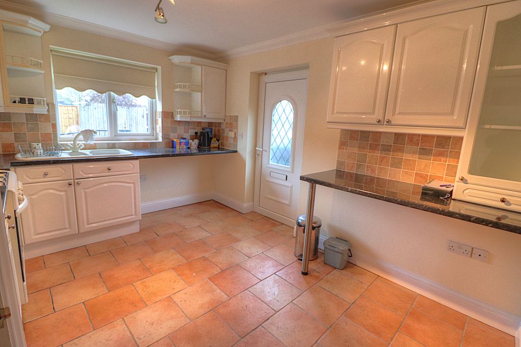 Property photo 3 of 13 Kitchen