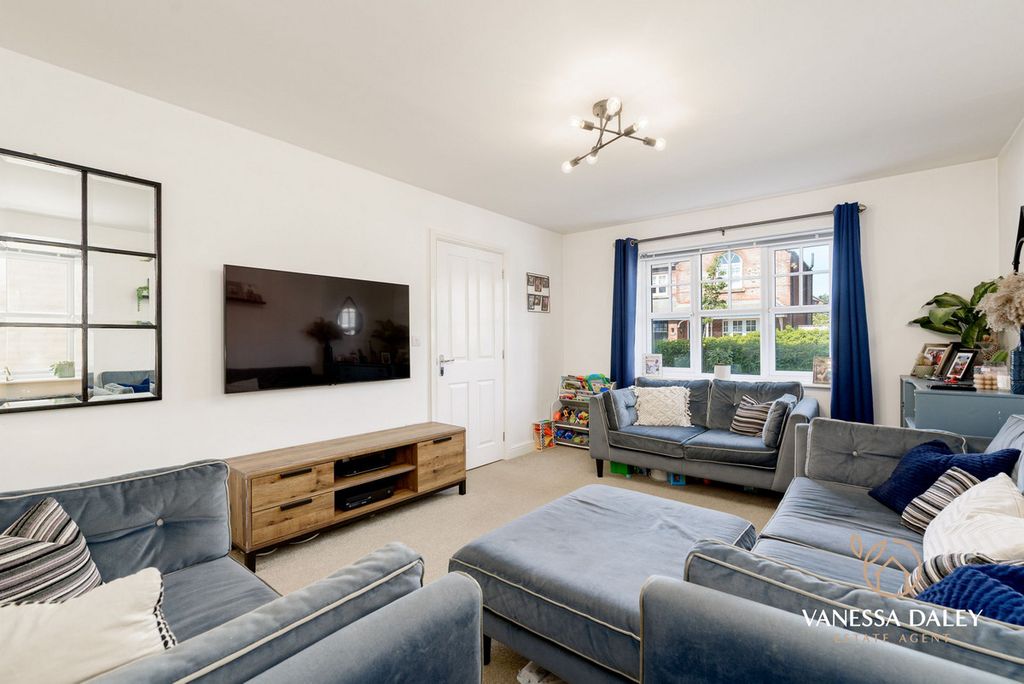 Property photo 2 of 39