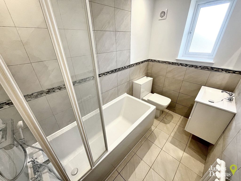 Property photo 3 of 20 Bath1