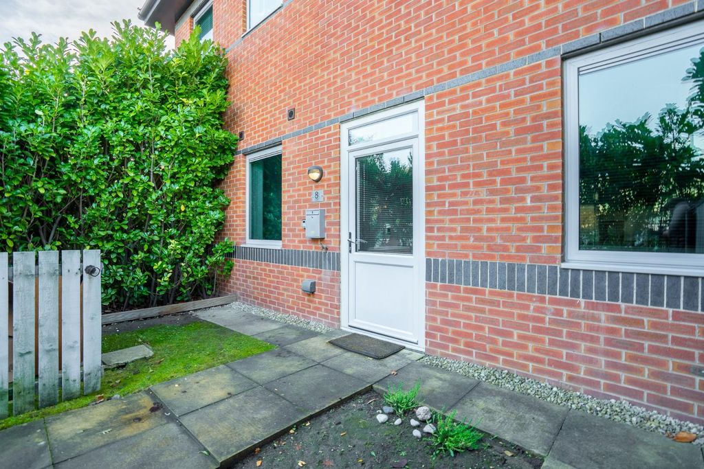 Property photo 1 of 10 External